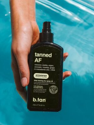 btan-TannedAF_TanningOil__shotbygg-7_grande